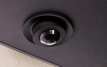 Czarne czujniki ruchu w projektach premium – nowe rozwiązania Full Black